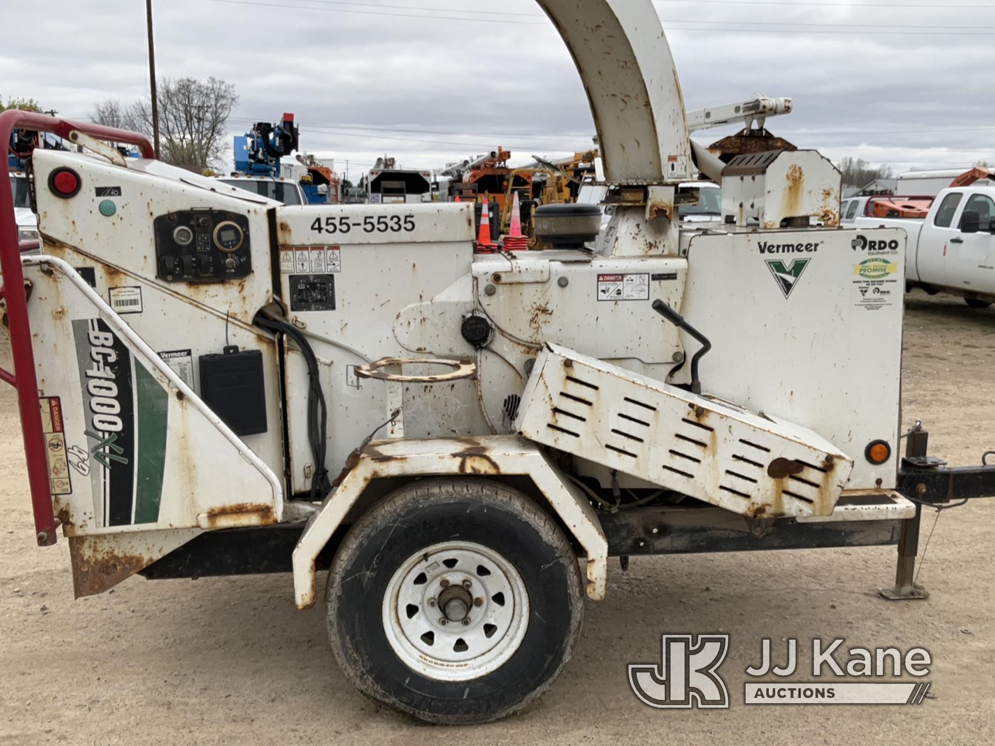 (Charlotte, MI) 2015 Vermeer BC1000XL Chipper (12in Drum) Runs, Clutch Engages. Seller States: Compu