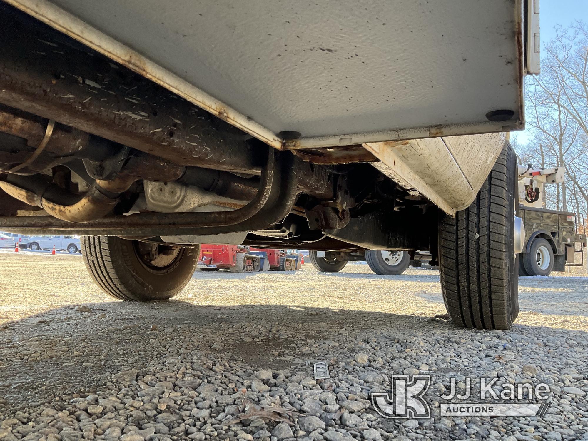 (Shrewsbury, MA) 2014 Ford E350 Enclosed Service Van Runs & Moves) (Rust Damage
