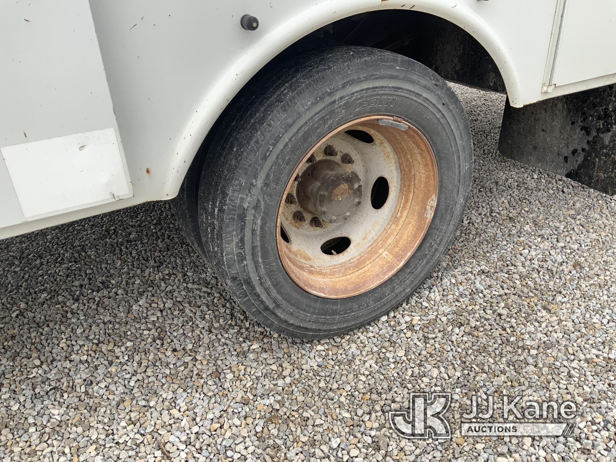 (Fort Wayne, IN) Altec AT200A, Non-Insulated Bucket Truck mounted behind cab on 2015 Ford F450 Servi