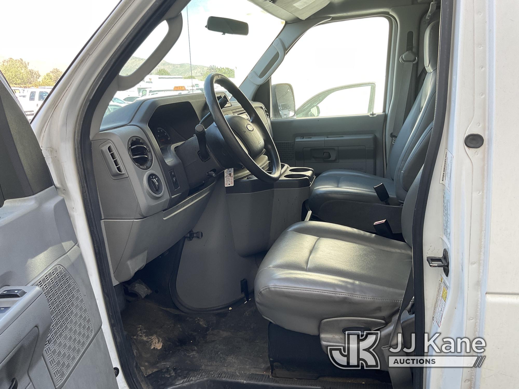 (Jurupa Valley, CA) 2009 Ford Econoline E-250 Cargo Van Runs & Moves