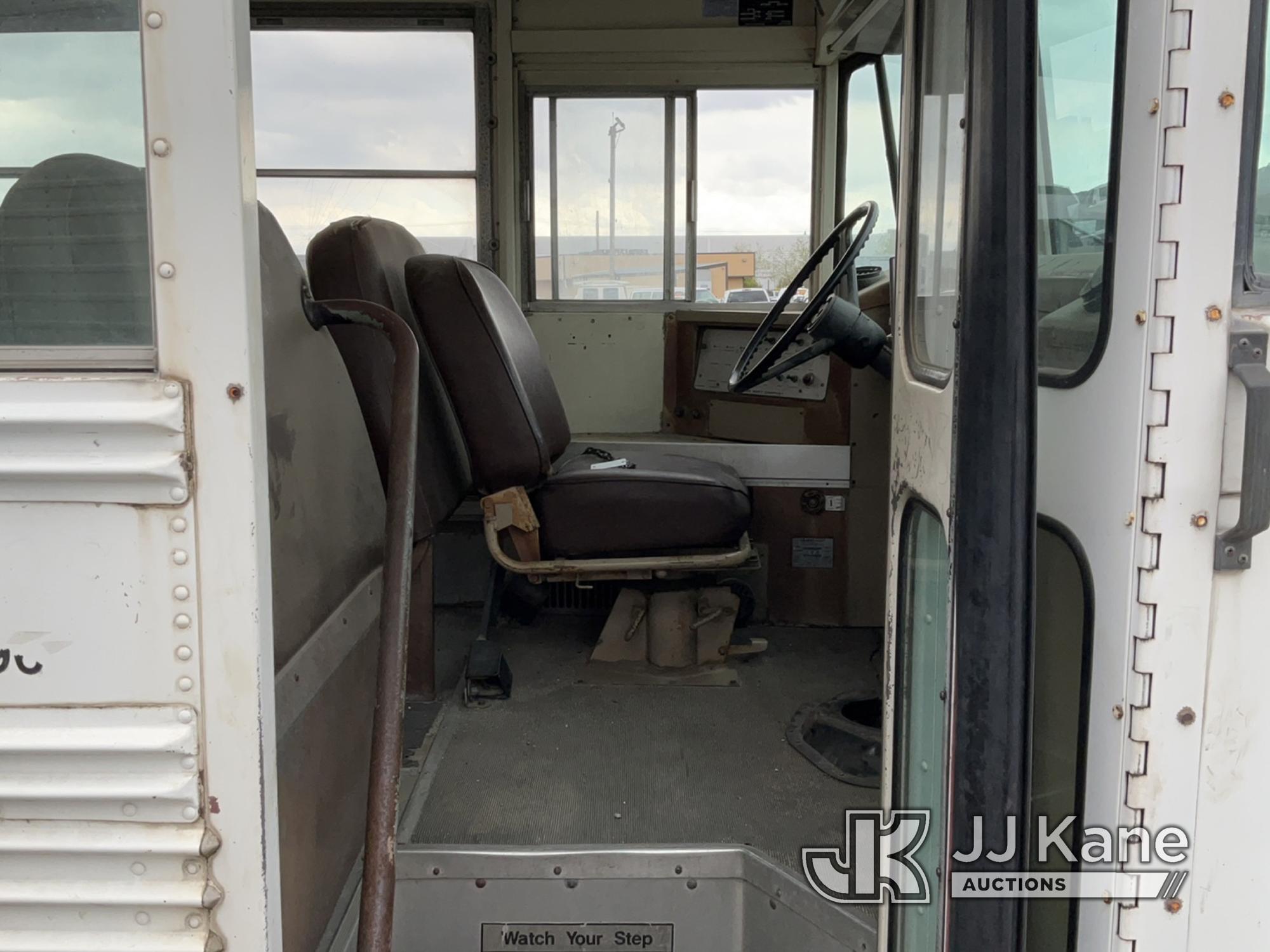 (Jurupa Valley, CA) 1990 Chevrolet 54 Passenger Passenger Bus Not Running, Paint Is Sun Damaged