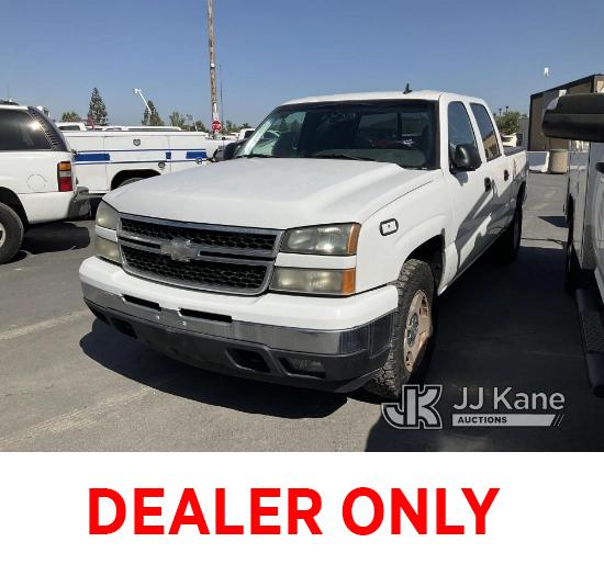 (Jurupa Valley, CA) 2006 Chevrolet Silverado 1500 Crew-Cab Pickup Truck Runs & Moves, Interior Strip