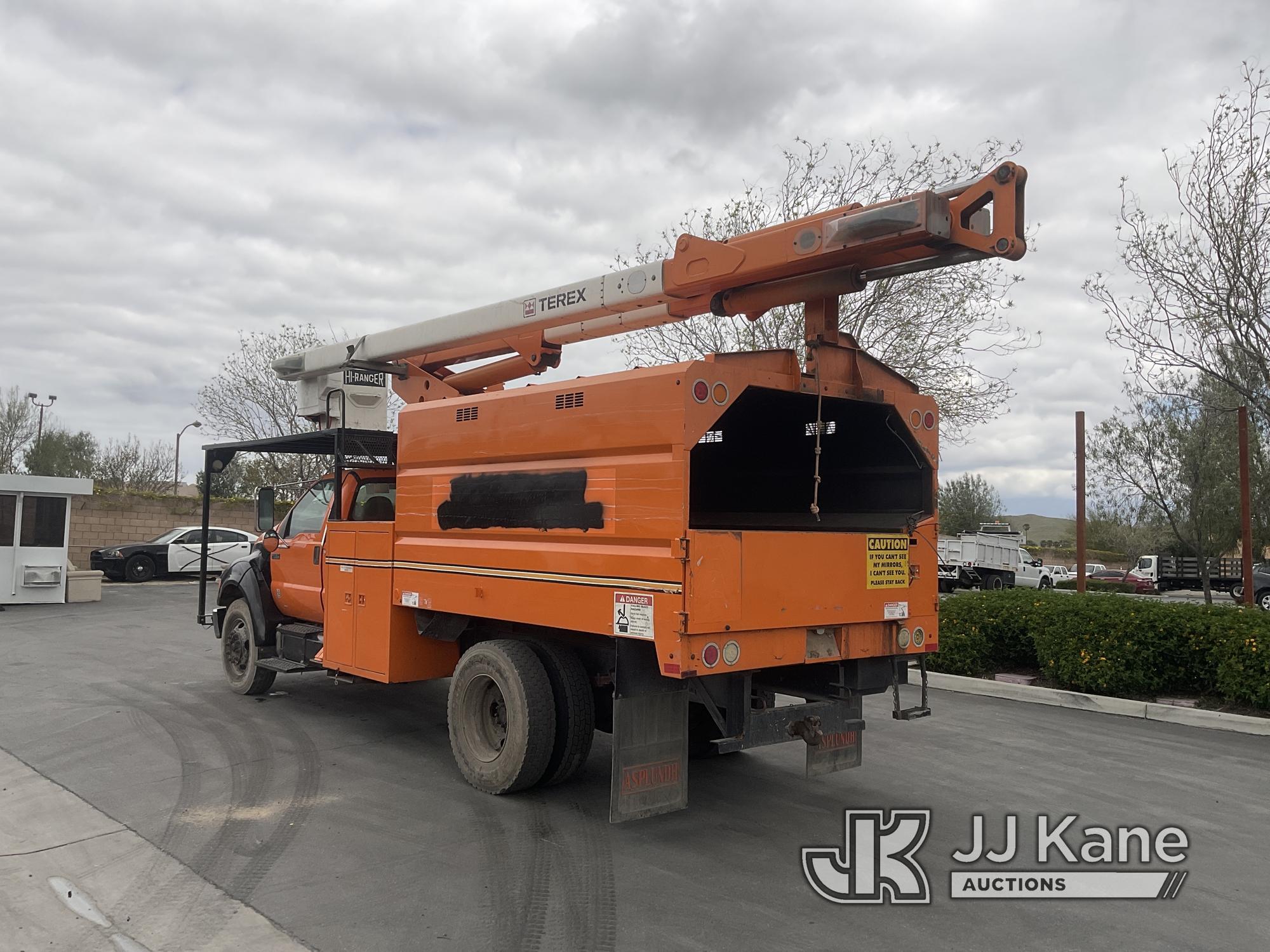 (Jurupa Valley, CA) HiRanger XT55, Bucket , 2010 Ford F750 Chipper Dump Truck Runs & Moves, Upper Op