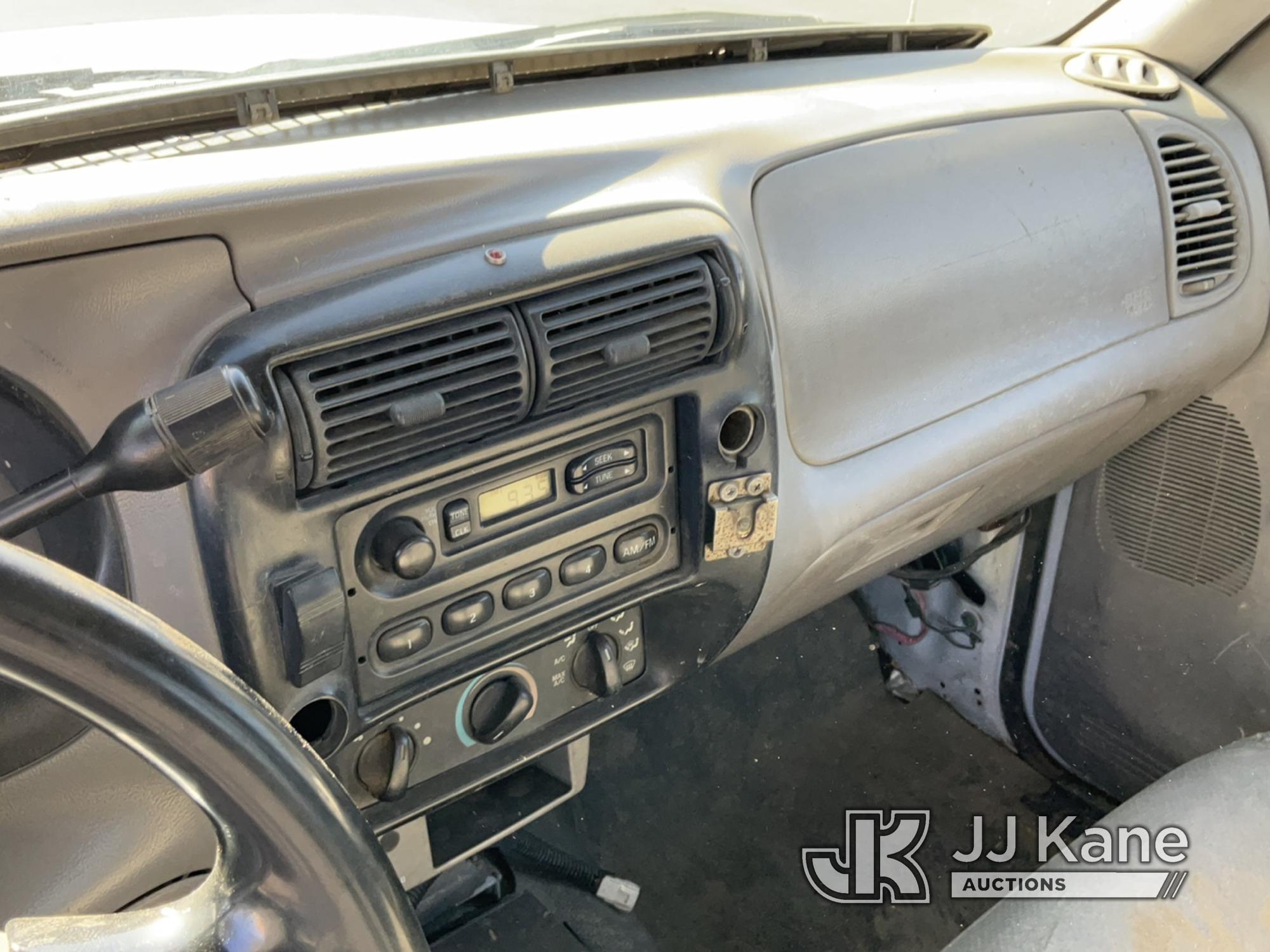 (Jurupa Valley, CA) 2000 Ford Ranger XL Pickup Truck Runs & Moves, Missing Drivers Side Door, Paint