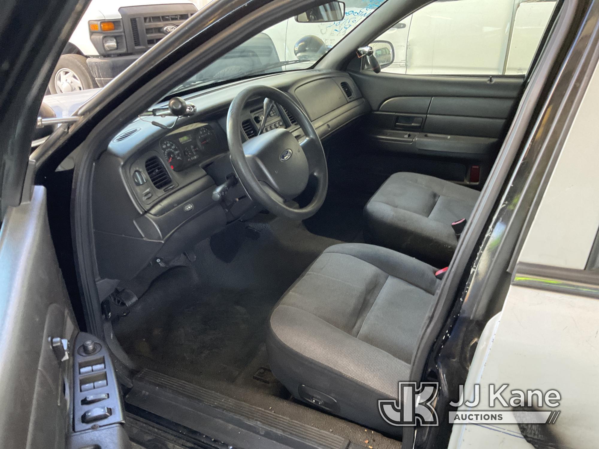 (Jurupa Valley, CA) 2009 Ford Crown Victoria Police Interceptor 4-Door Sedan Runs & Moves