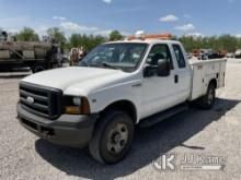 (Verona, KY) 2007 Ford F350 4x4 Extended-Cab Service Truck Runs & Moves) (Check Engine Light On, Rus