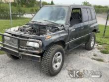 (Kansas City, MO) 1997 Geo Tracker 4X4 4-Door Sport Utility Vehicle Not Running, Condition Unknown,