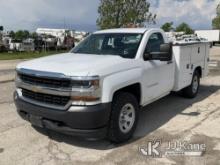 (Kansas City, MO) 2018 Chevrolet Silverado 1500HD 4x4 Service Truck Runs & Moves) (Transmission Slip