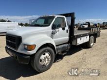 (Nampa, ID) 2000 Ford F650 Flatbed Truck Runs & moves