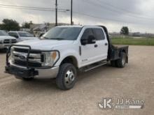 (Waxahachie, TX) 2017 Ford F350 4x4 Crew-Cab Flatbed Truck Runs & Moves) (Cracked Windshield