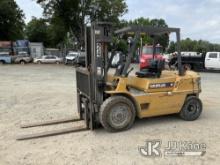 1999 Caterpillar GP40 Solid Tired Forklift Runs, Moves & Operates) (No LPG Tank