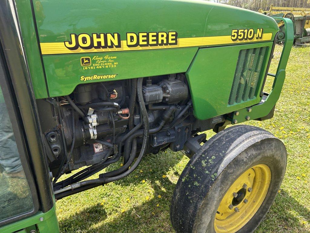 JOHN DEERE 5510N TRACTOR, NARROW FRONT, CAB, HEAT & AC, 3PT, PTO, 2-REMOTES, 14.9-28 REAR TIRES, SYN