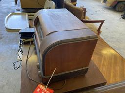 SEARS KENMORE MODEL 1400 SEWING MACHINE AND PHILCO RADIO