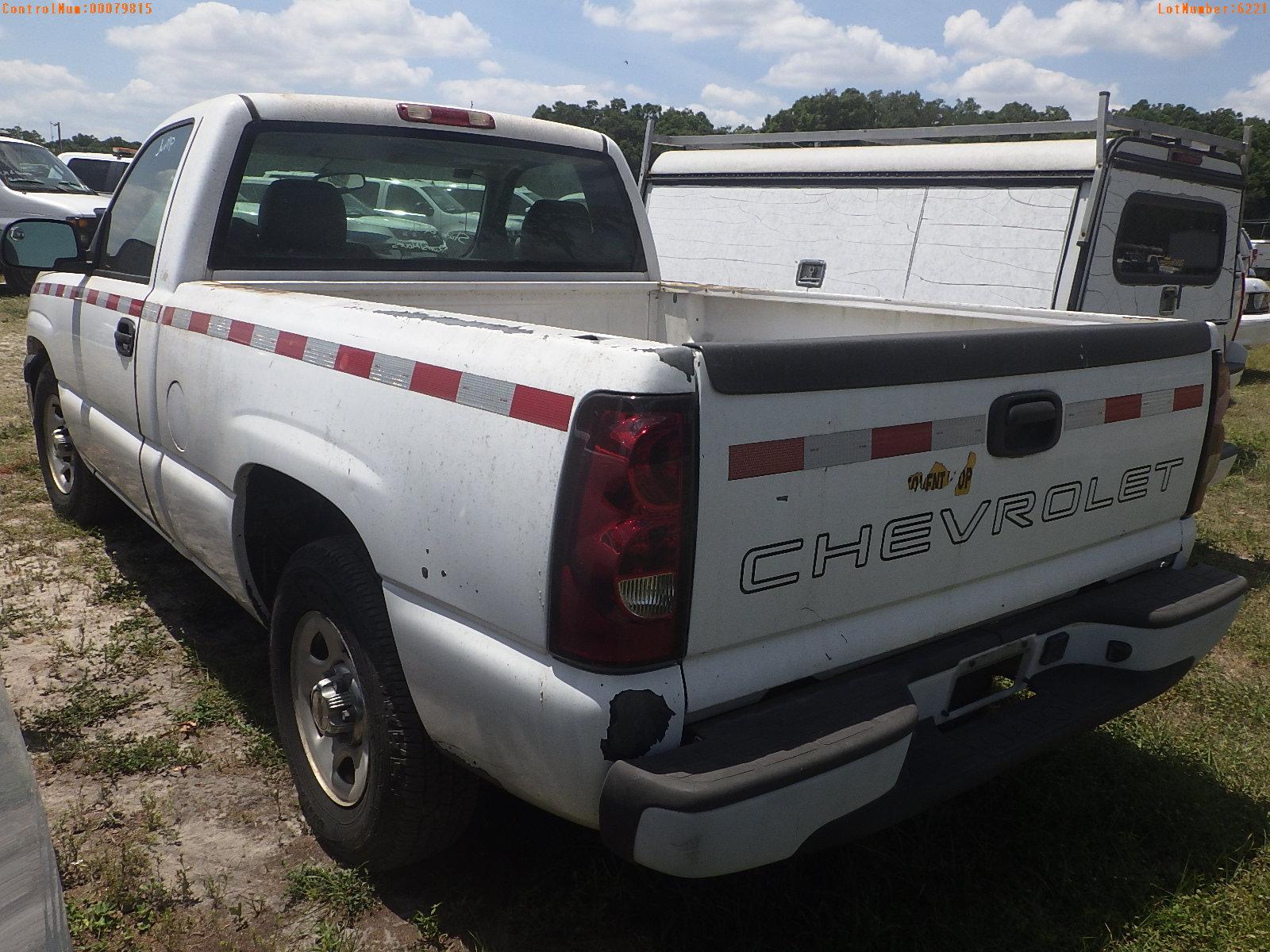 5-06221 (Trucks-Pickup 2D)  Seller: Florida State D.O.T. 2004 CHEV SILVERADO