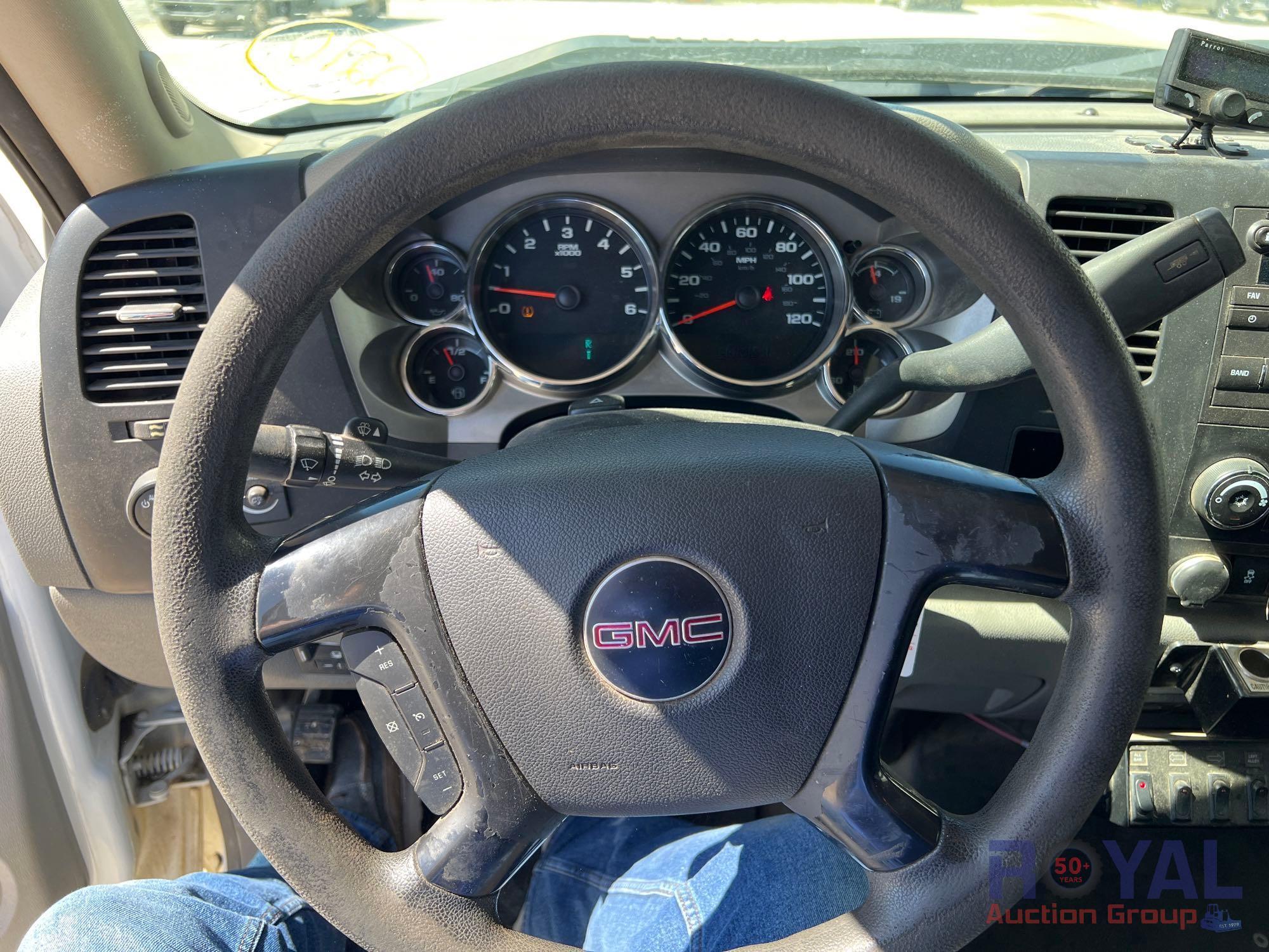 2013 GMC Sierra 2500HD Extended Cab Service Truck