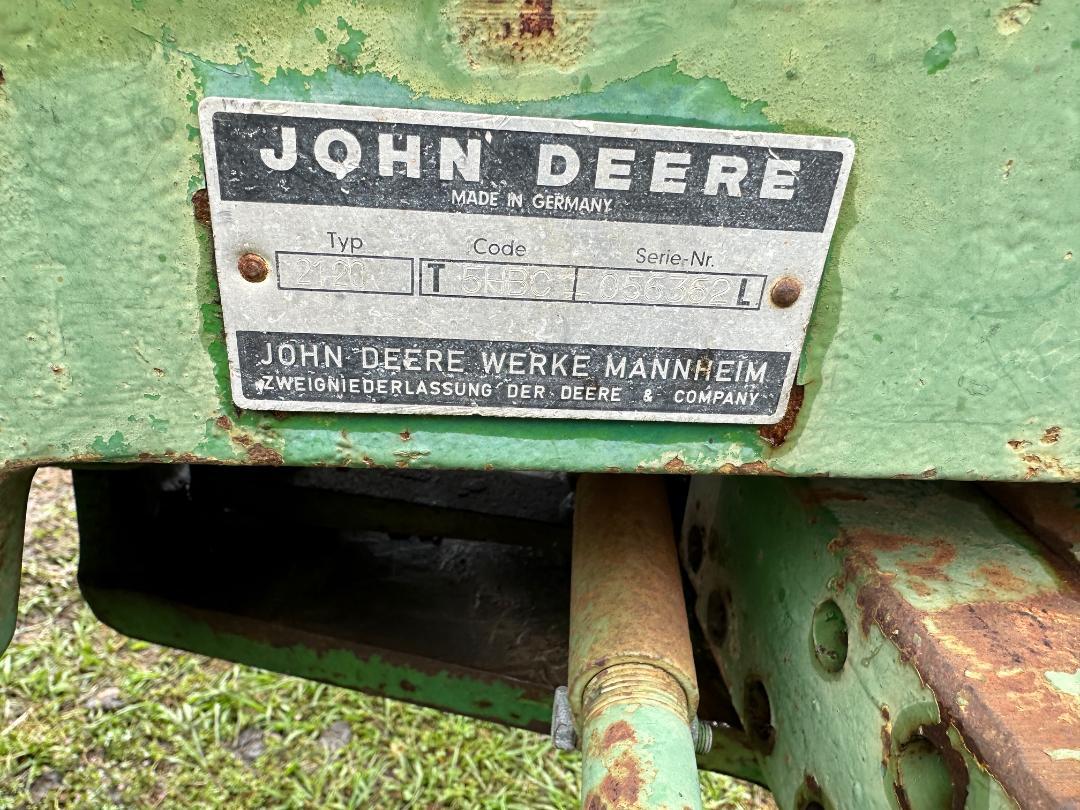 John Deere 2120 Diesel Traactor