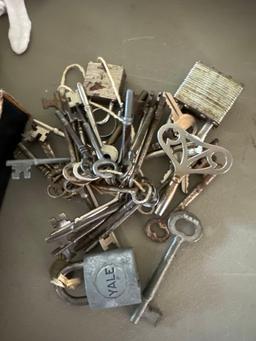 assorted keys & locks includes skeliton keys