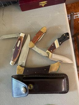4- pocket knives