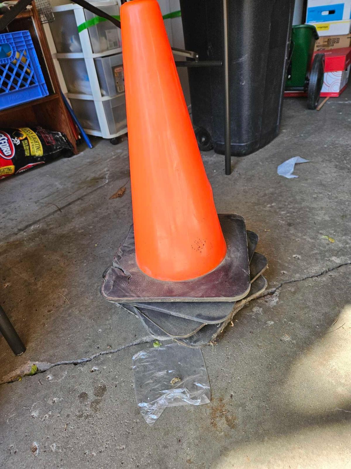 8 Caution cones