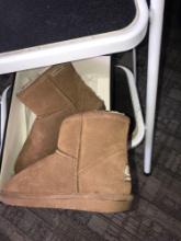 Bearpaw boots size 9