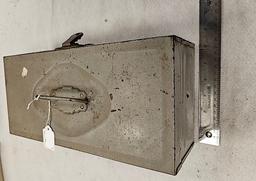 ANTIQUE METAL TACKLE BOX WITH MISCELLANEOUS GUN PARTS & ACCESSORIES