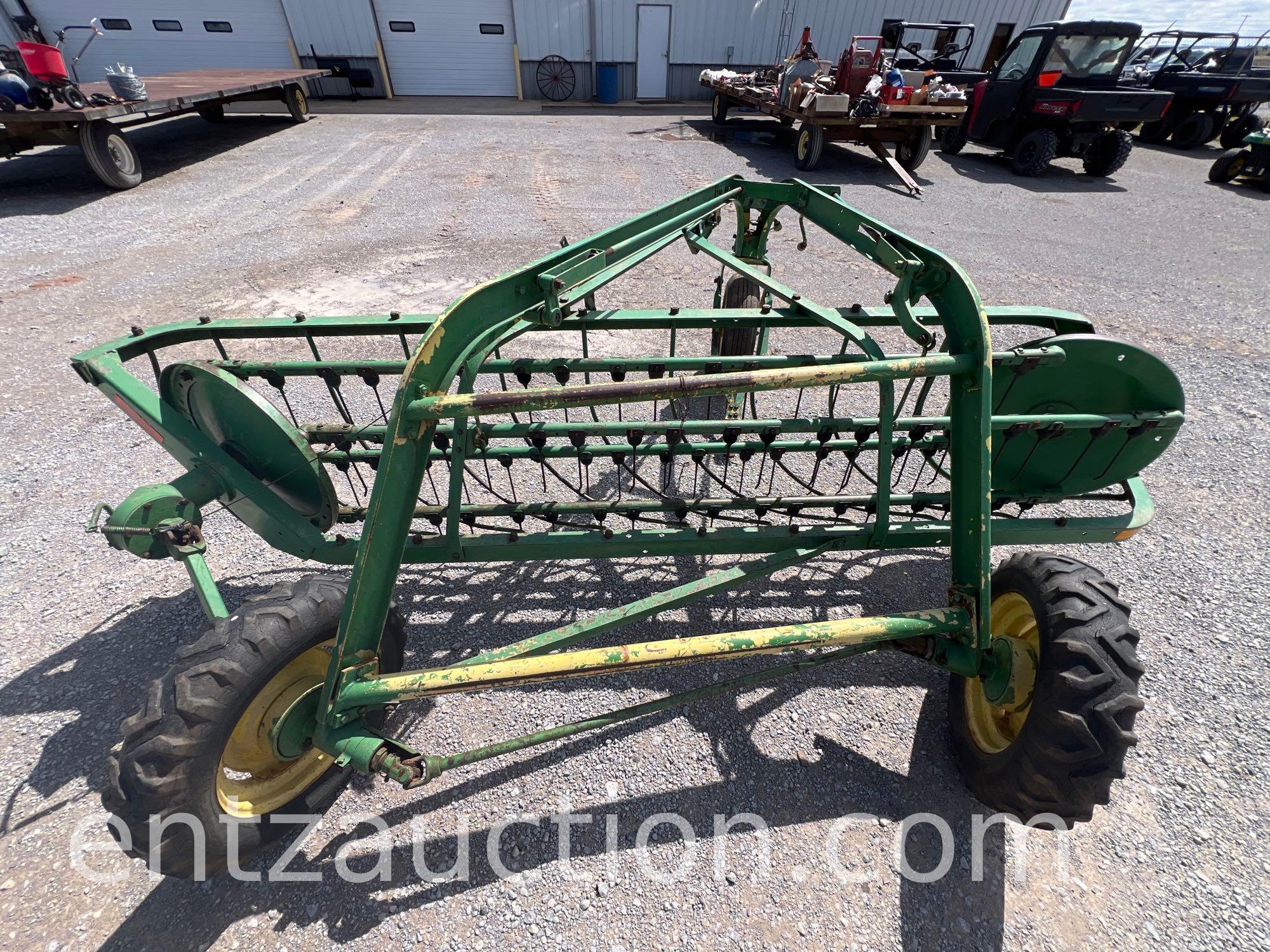 JD 640 SIDE DELIVERY HAY RAKE, PULL TYPE