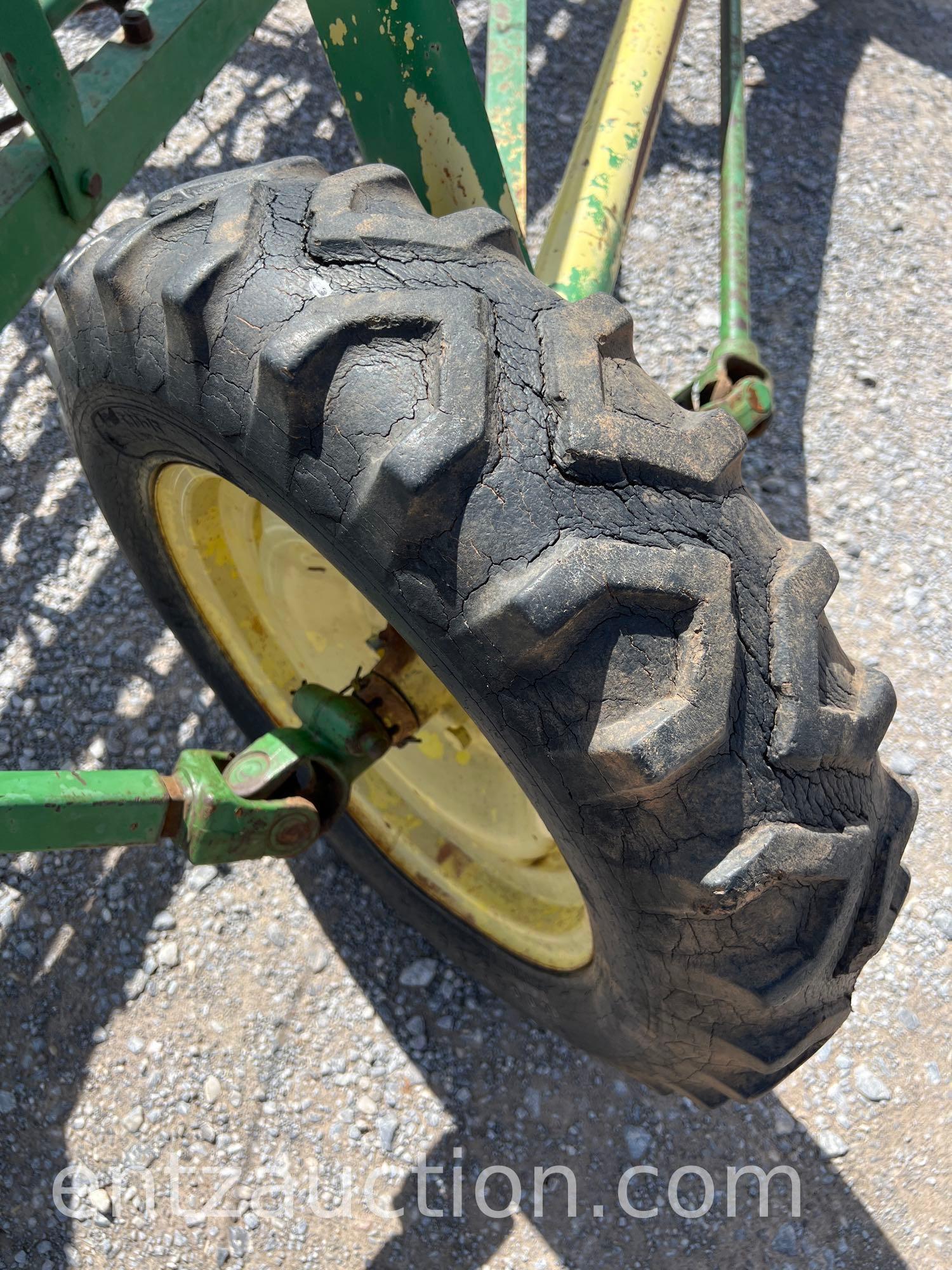 JD 640 SIDE DELIVERY HAY RAKE, PULL TYPE