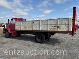 1970 FORD F600, V-8, 4/2 SPEED, 18' STEEL BED &
