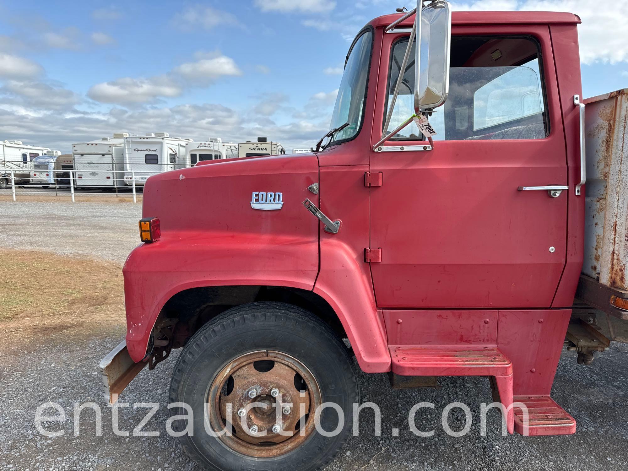 1970 FORD F600, V-8, 4/2 SPEED, 18' STEEL BED &