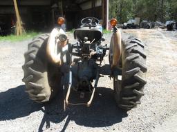 2600 GAS FORD TRACTOR- RUNS