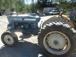 2600 GAS FORD TRACTOR- RUNS