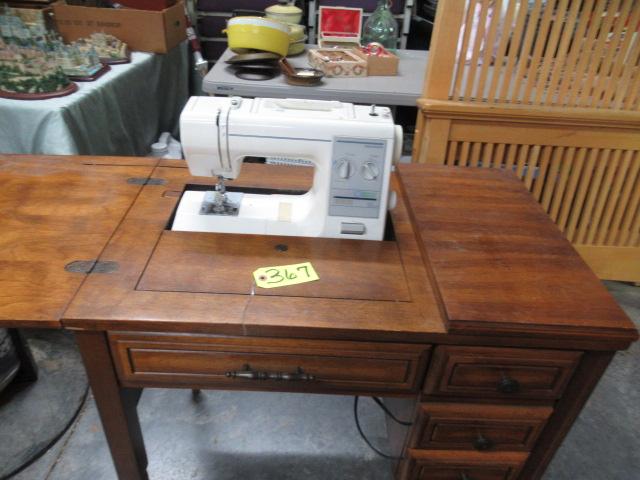 NICE KENMORE SEWING MACHINE IN CABINET