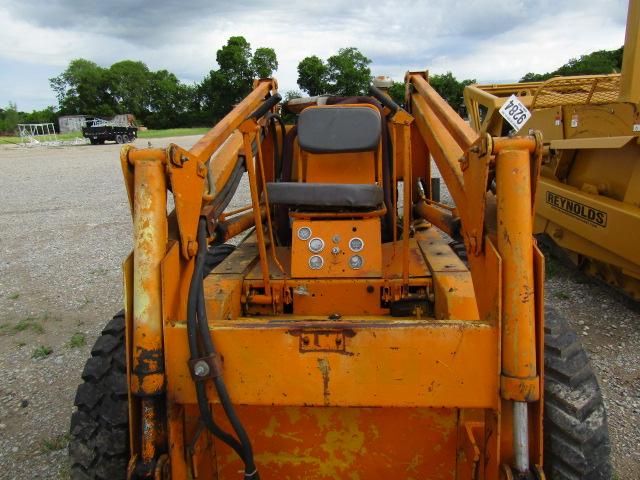 9284 1984 340 FORD OPEN STATION SKID STEER W/POST HOLE DIGGER