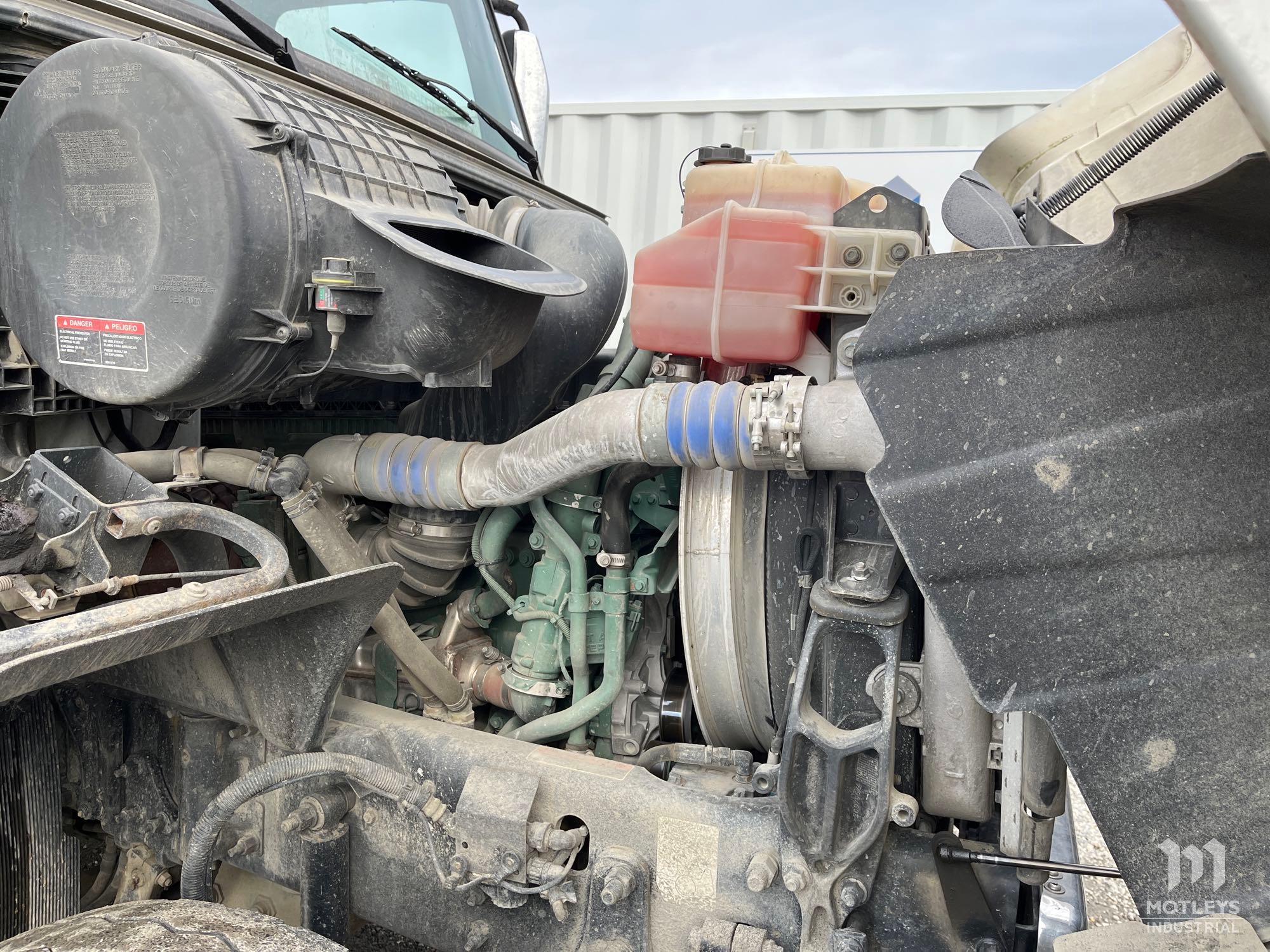 2019 Volvo VHD Centipede Dump Truck