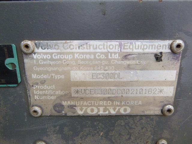 12 Volvo EC300DL Excavator (QEA 4389)