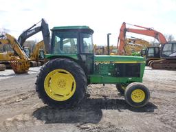 John Deere 3055 Tractor (QEA 6543)