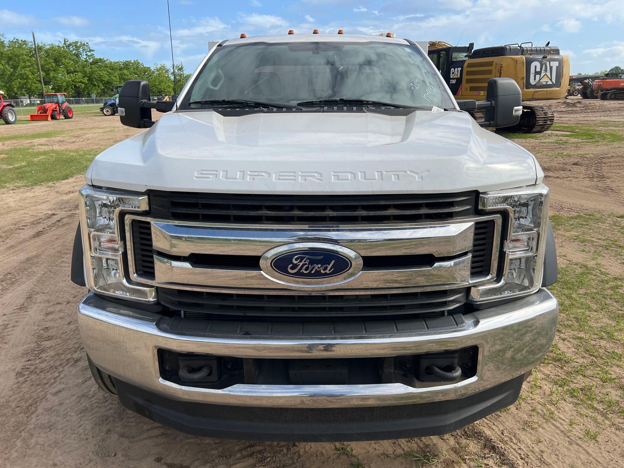 2017 FORD F-550 XL EXT CAB LUBE TRUCK