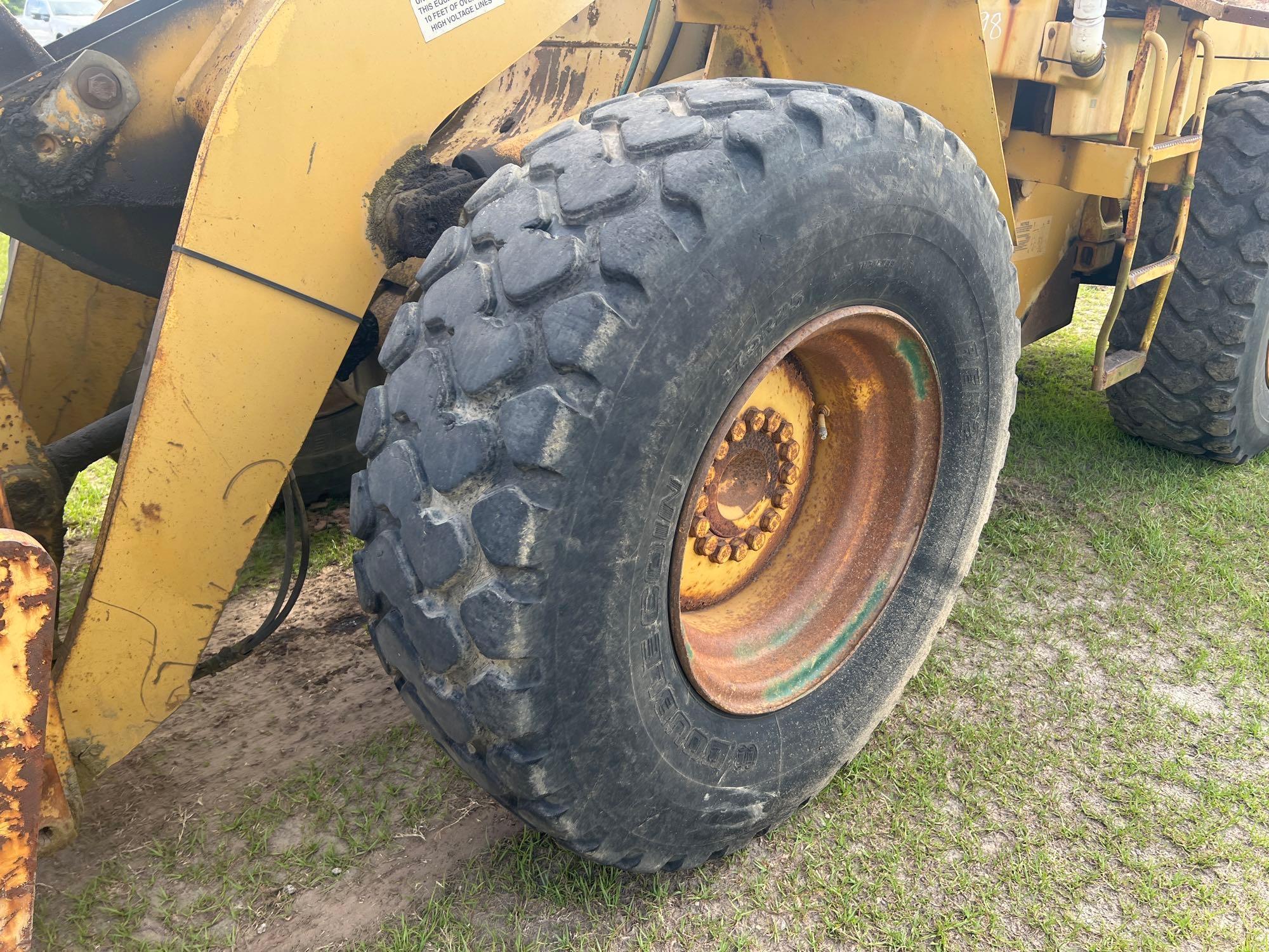 1995 CATERPILLAR 924F LOADER