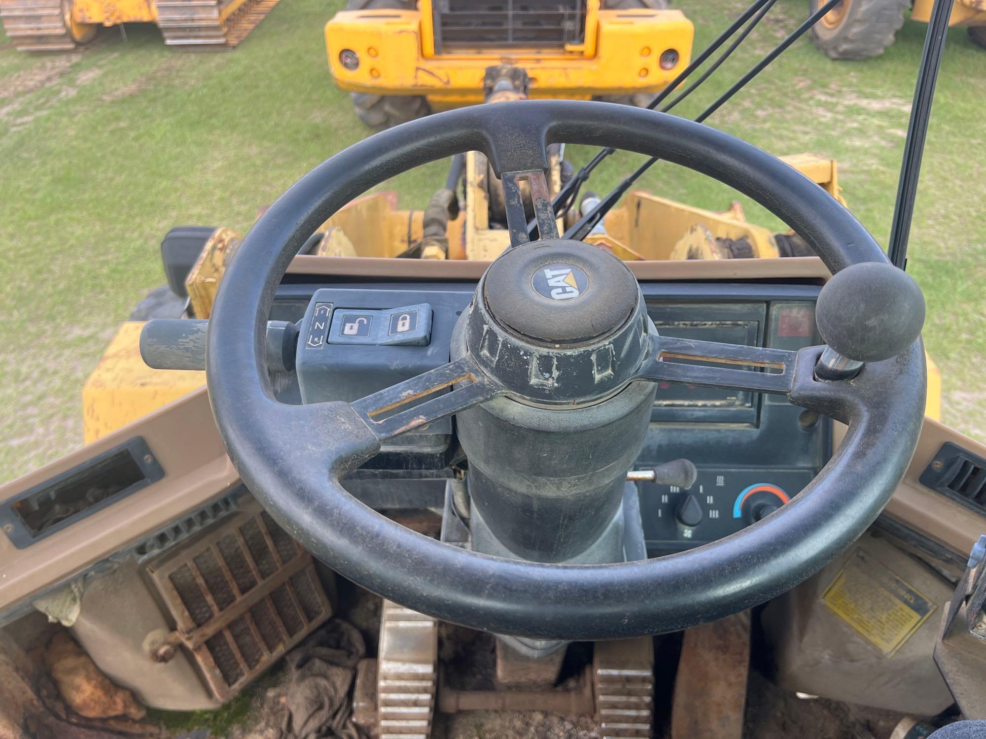 1995 CATERPILLAR 924F LOADER