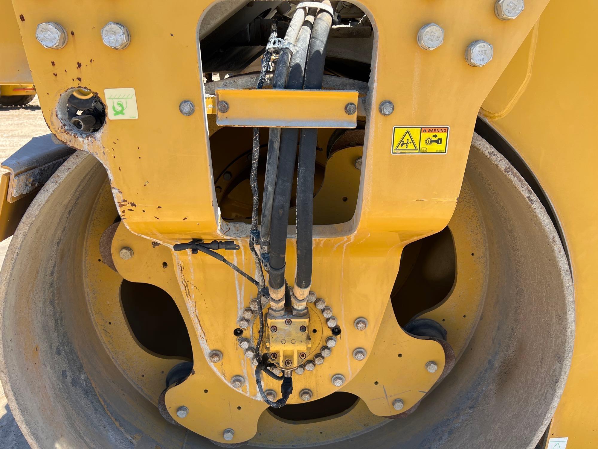 2016 CATERPILLAR CB66B DBL DRUM ROLLER