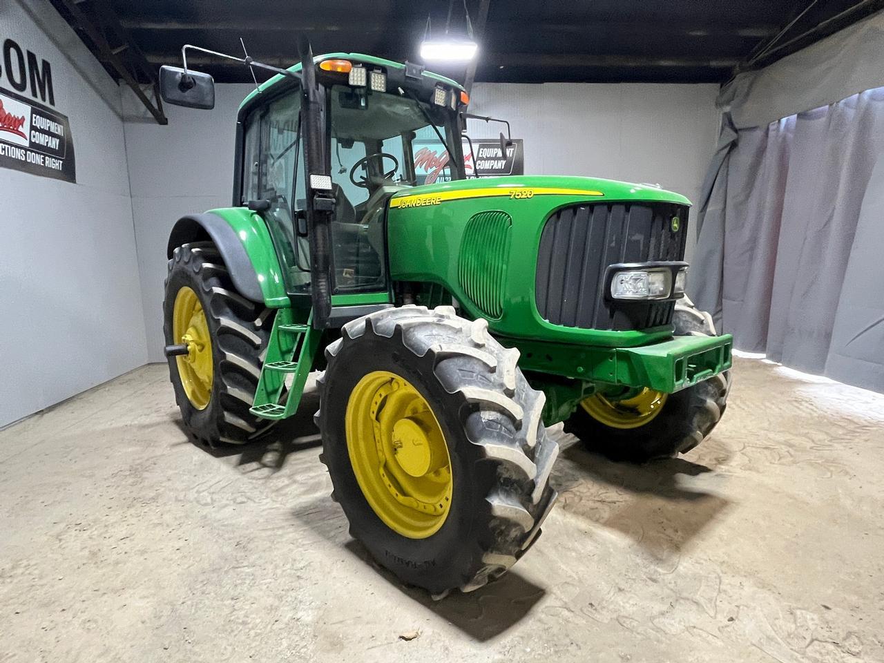 John Deere 7520 Tractor