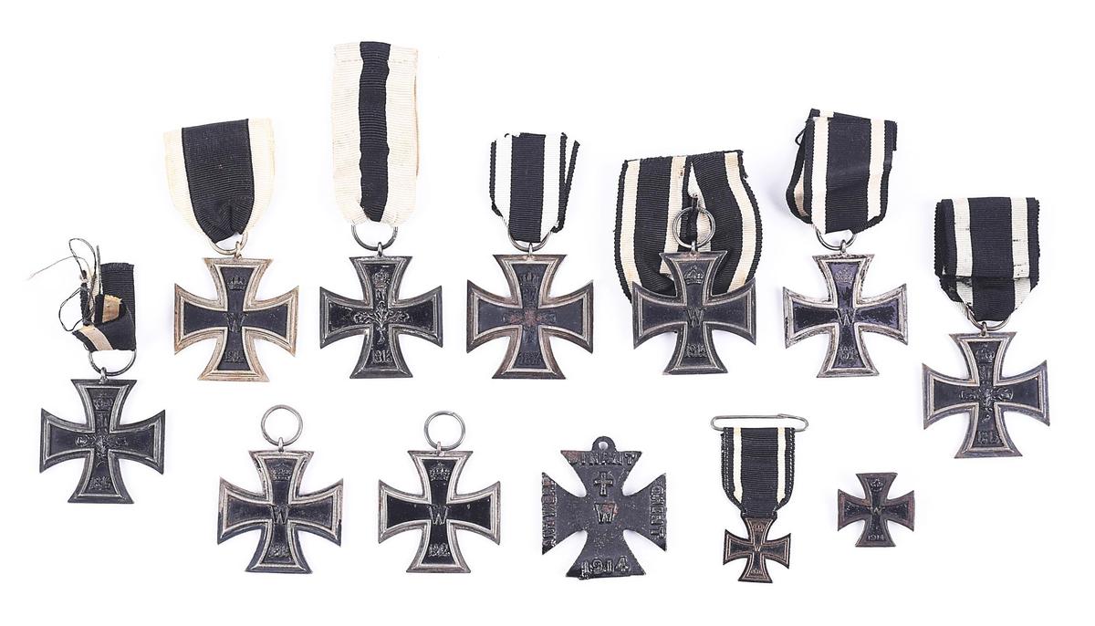 LOT OF 12: IMPERIAL GERMAN 1914 2ND CLASS IRON CROSSES.