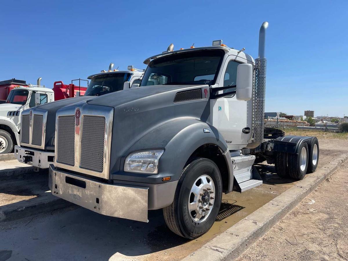 2016 KENWORTH T880