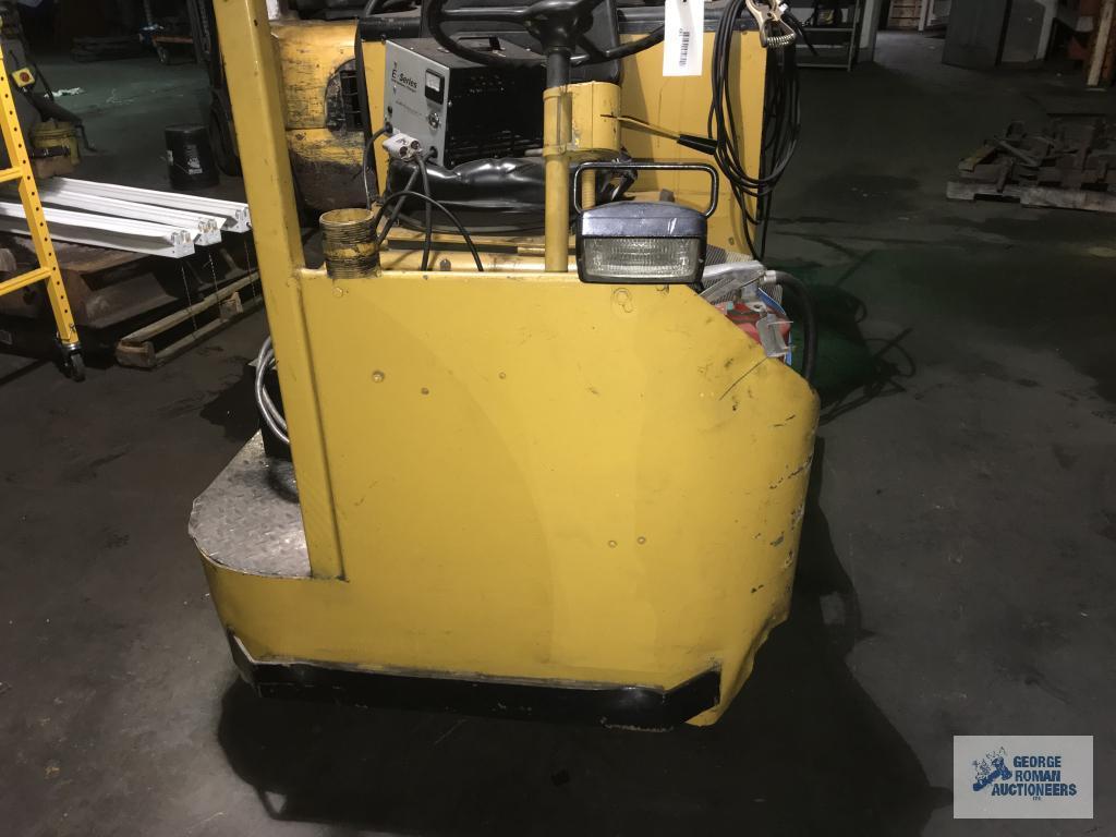 KALAMAZOO WELDING CART, MODEL 2500B4EE, WITH HOBART 300-AMP WELDER