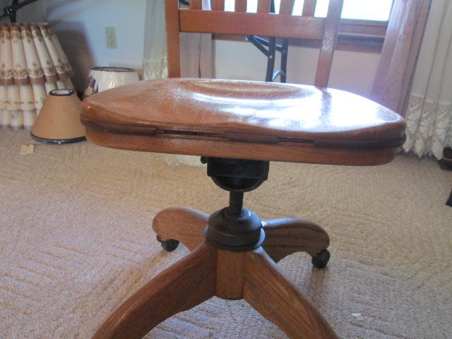 Old Oak Swiveling Desk Chair