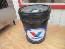 New Unused 5-Gallon Valvoline 15w-40 Oil