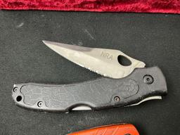 Group of 5 NRA Knives, Folder Pocket Blades, incl. Stone Bear ltd, Dakota Triple Blade