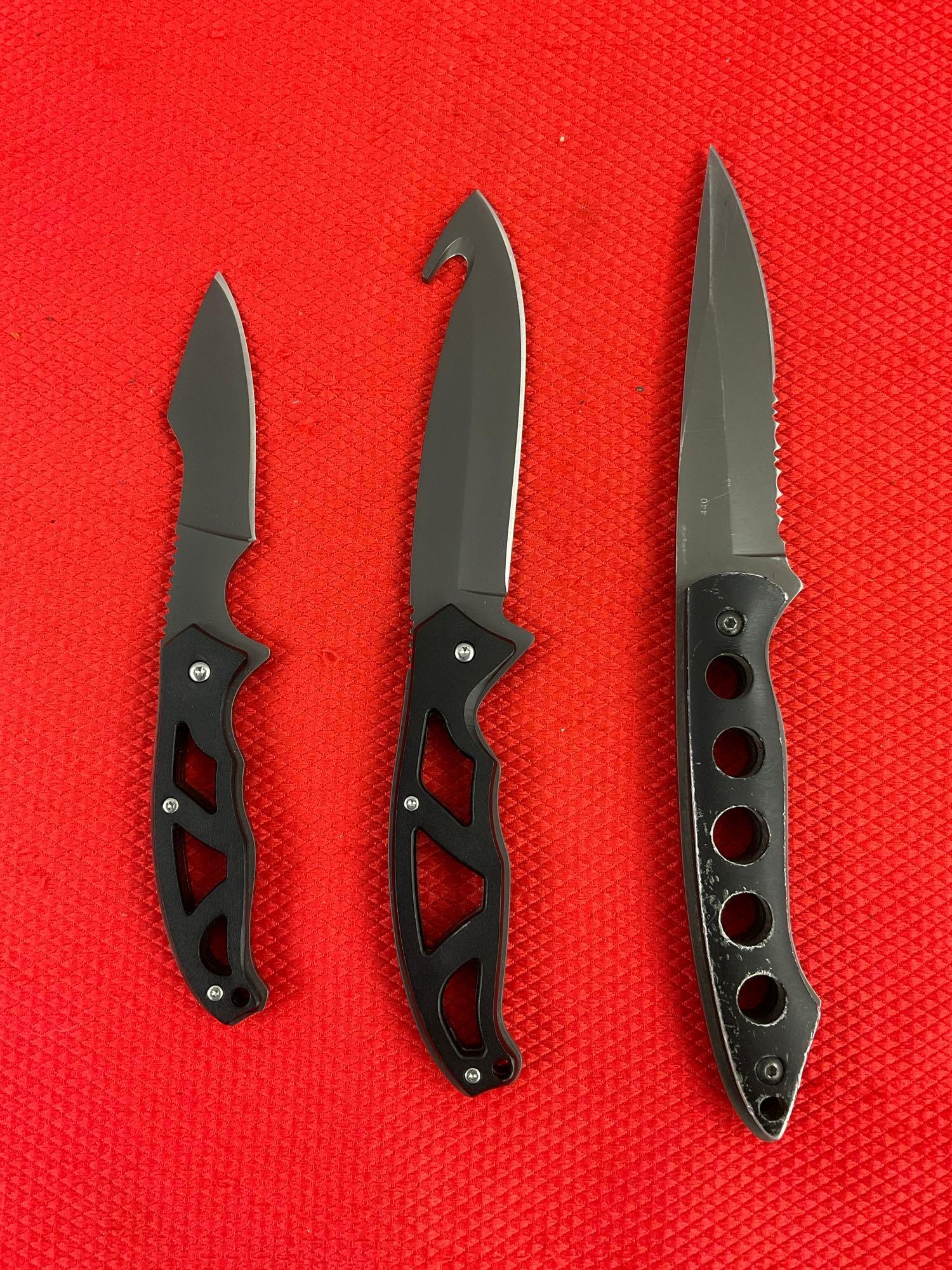 3 pcs Vintage Gerber 440 Steel Fixed Blade Hunting Knives w/ Sheathes. No Model Numbers. See pics.