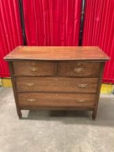 Antique Tiger Oak 4-Drawer Dresser w/ Original Brass Hardware & Beautiful Grain. See pics.