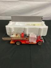 Vintage Franklin Mint 1:32 Scale 1922' Ahrens Fox Firetruck - See pics